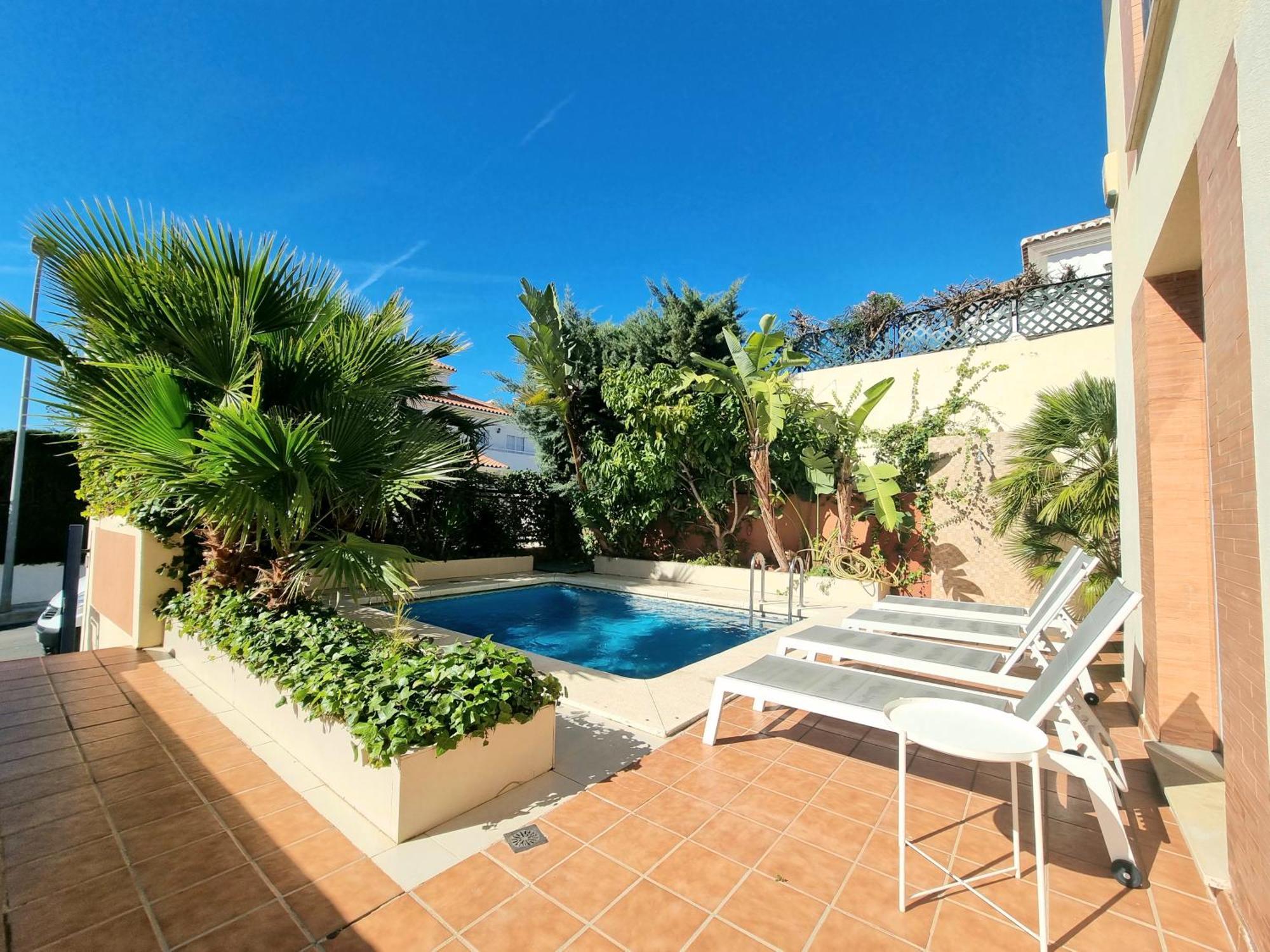 Stunning Home With Outdoor Swimmingpool, 4 Bedrooms And Wifi 베날마데나코스타 외부 사진