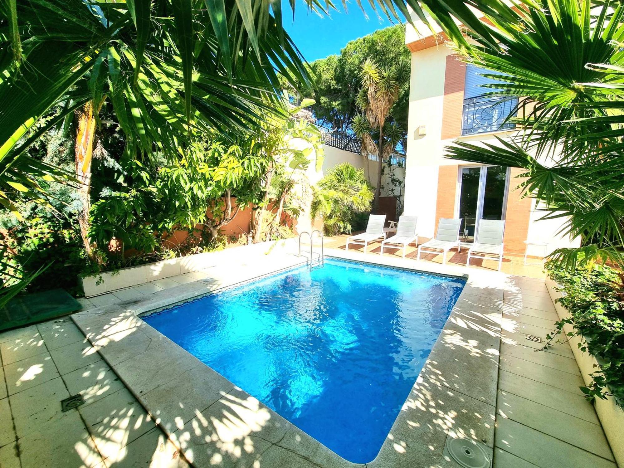 Stunning Home With Outdoor Swimmingpool, 4 Bedrooms And Wifi 베날마데나코스타 외부 사진