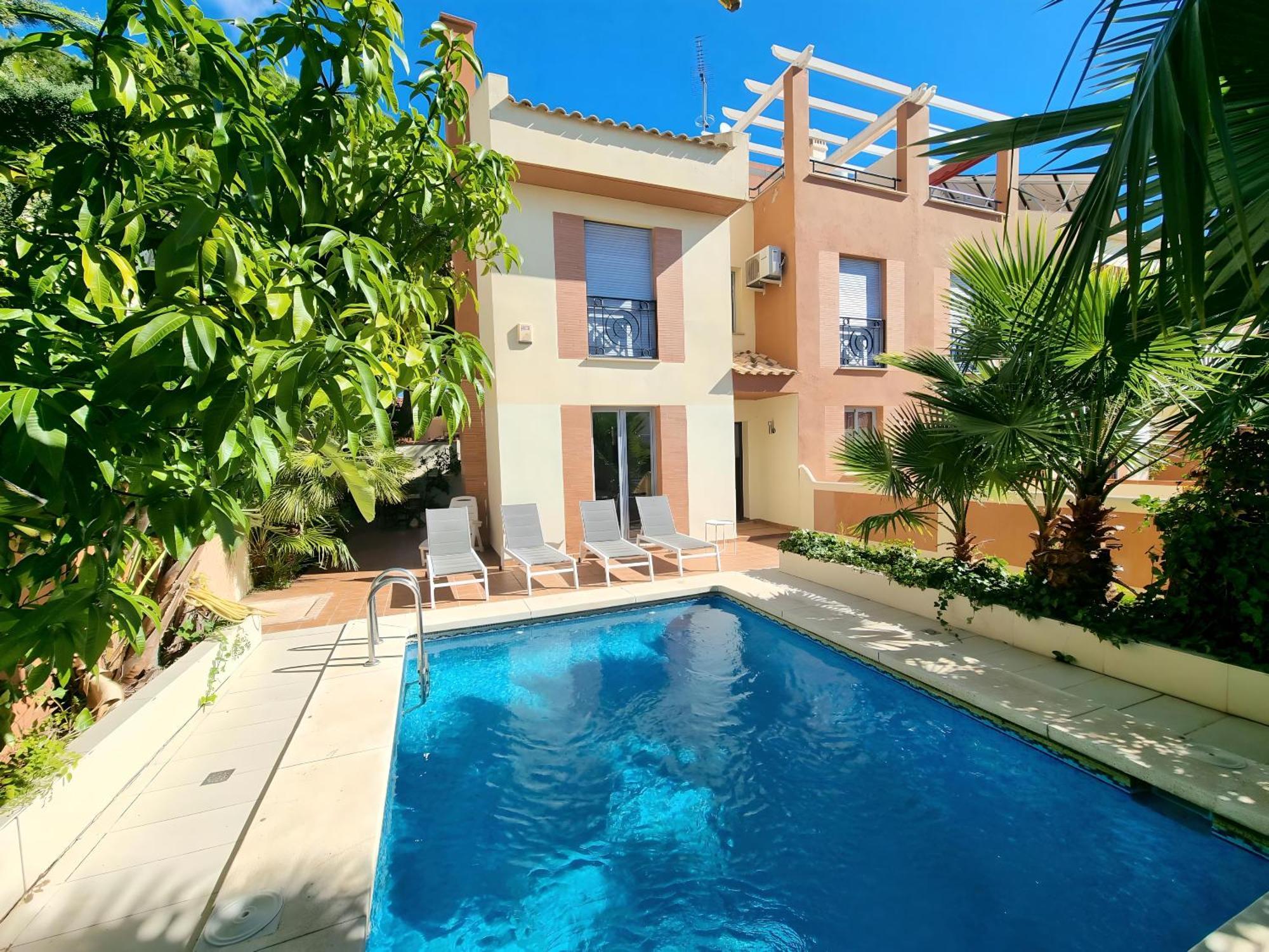 Stunning Home With Outdoor Swimmingpool, 4 Bedrooms And Wifi 베날마데나코스타 외부 사진